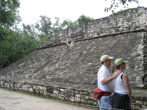 Cob&aacute; - ball court