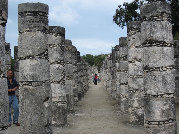 Chich&eacute;n Itz&aacute; - Group of the Thousand Columns