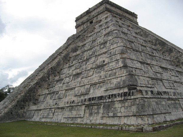 Chich&eacute;n Itz&aacute; - Pyramid of Kukulk&aacute;n