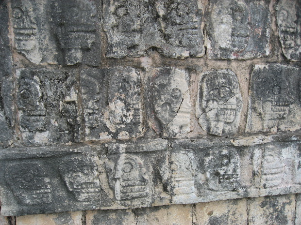 Chich&eacute;n Itz&aacute; - Temple of the Skulls