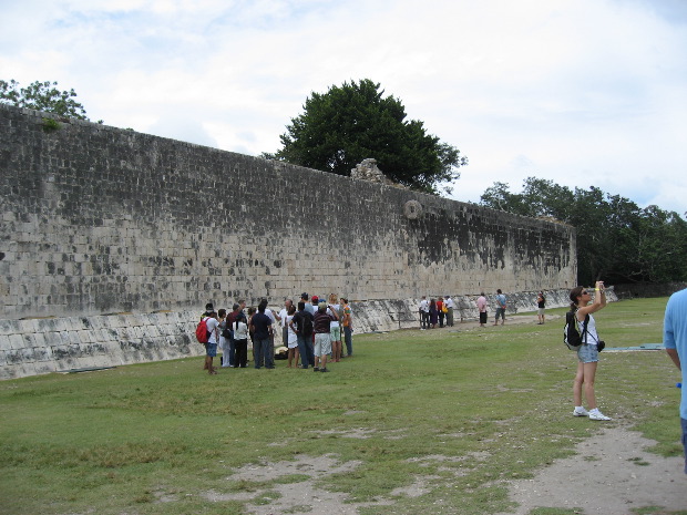 Chich&eacute;n Itz&aacute; - Main Ball Court (left wall)