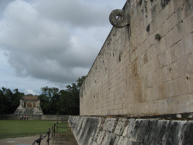 Chich&eacute;n Itz&aacute; - Main Ball Court