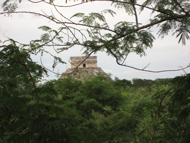 Chich&eacute;n Itz&aacute; - (view of Pyramid from Observatory)