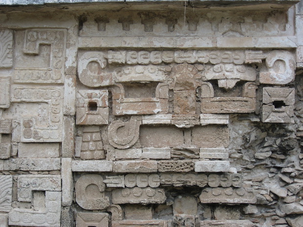 Chich&eacute;n Itz&aacute; - Temple of the Sculptured Panels