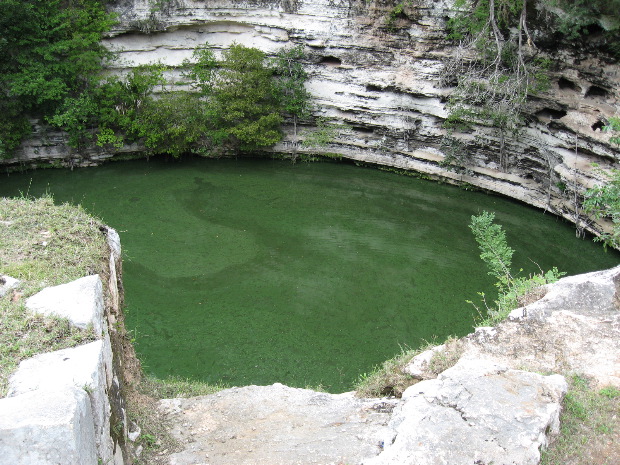 Chich&eacute;n Itz&aacute; - Well of Sacrifice (Sacred Cenote)