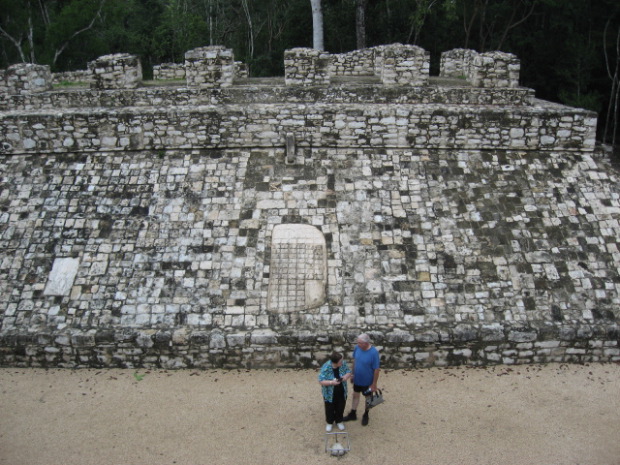 Cob&aacute; - Ball Court